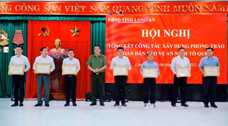 Xây dựng Công an tỉnh Long An thật sự trong sạch, vững mạnh, đáp ứng yêu cầu, nhiệm vụ trong tình hình mới -0