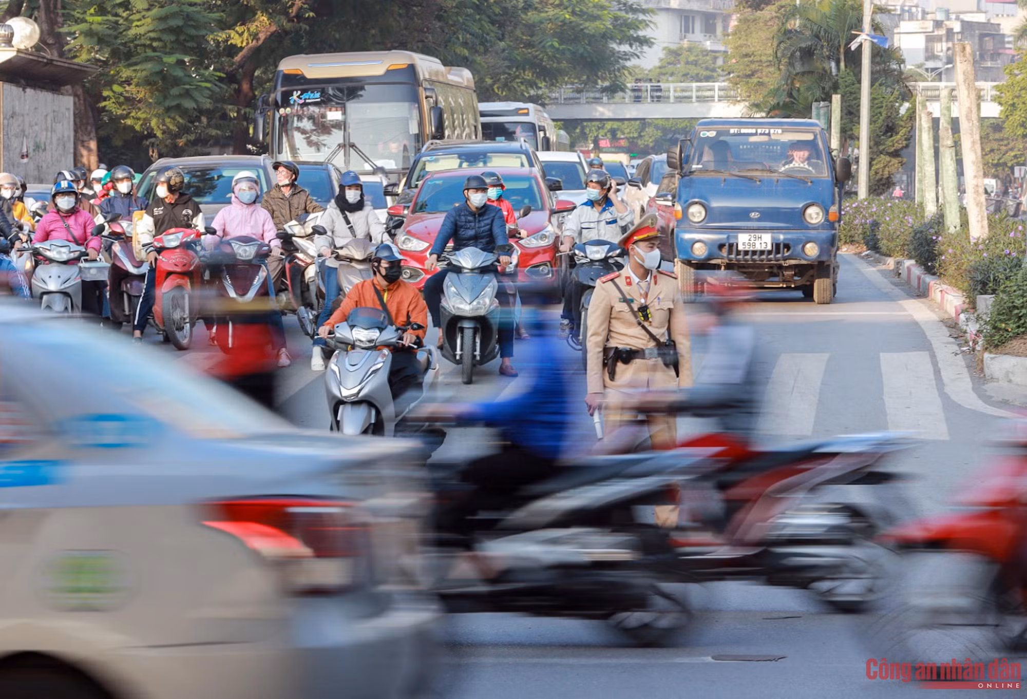 CSGT Hà Nội tăng cường lực lượng, phòng ngừa ùn tắc giao thông dịp cuối năm -0