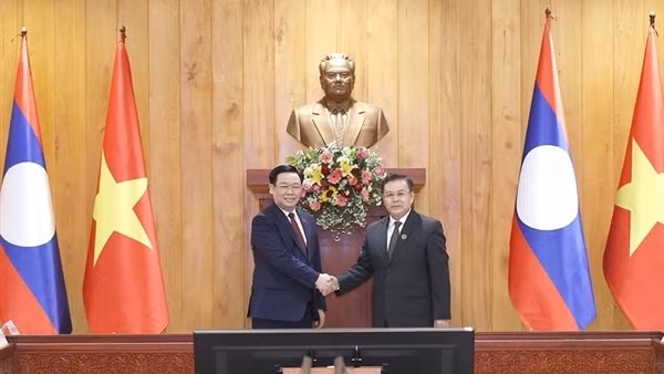 Làm sâu sắc hơn nữa quan hệ hữu nghị đặc biệt Việt - Lào