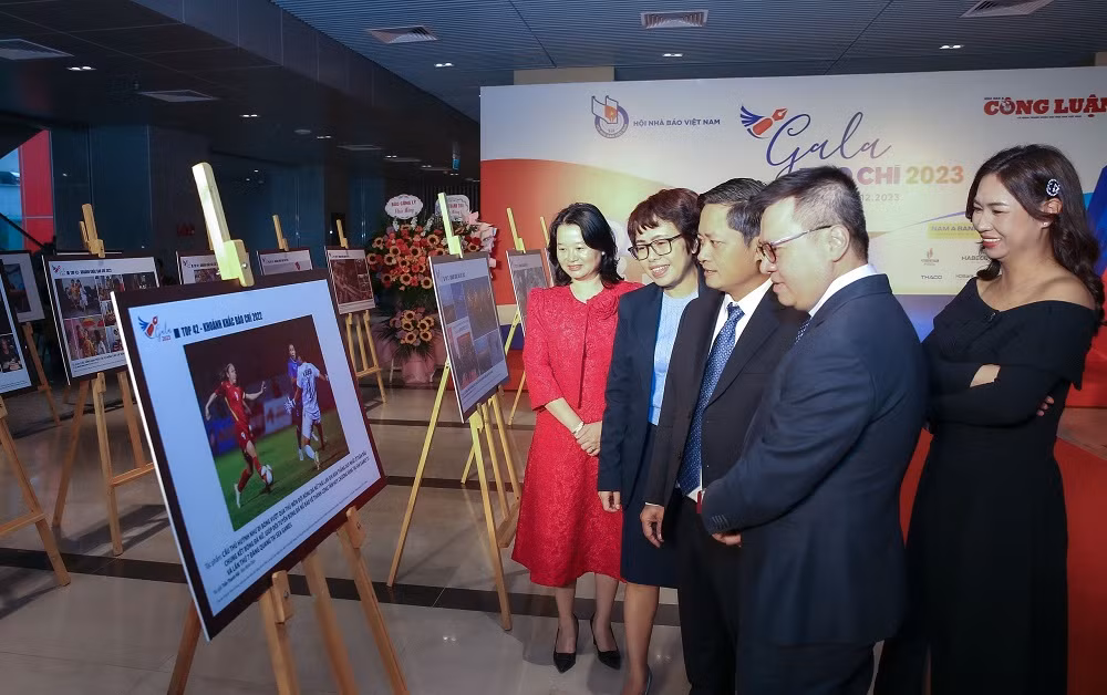 Tôn vinh tác phẩm ảnh dấn thân của các nhà báo -0