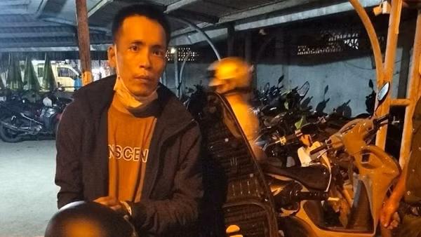 Thợ xây nhà giữ lại bộ chìa khóa để quay lại ăn trộm