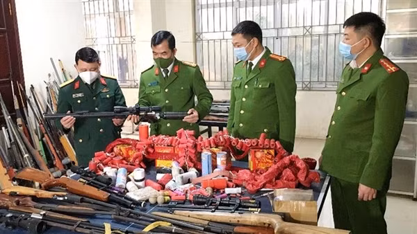 Xây dựng Luật Quản lý, sử dụng vũ khí, vật liệu nổ và công cụ hỗ trợ (sửa đổi)
