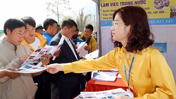 Cuối năm, người lao động tìm việc ở đâu?