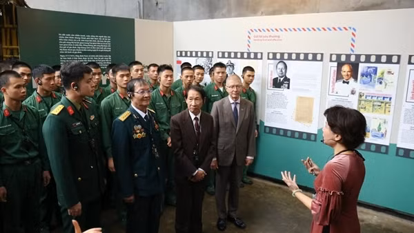 Trưng bày chuyên đề "Thang âm cuộc chiến" kỷ niệm 51 năm chiến thắng "Điện Biên Phủ trên không"