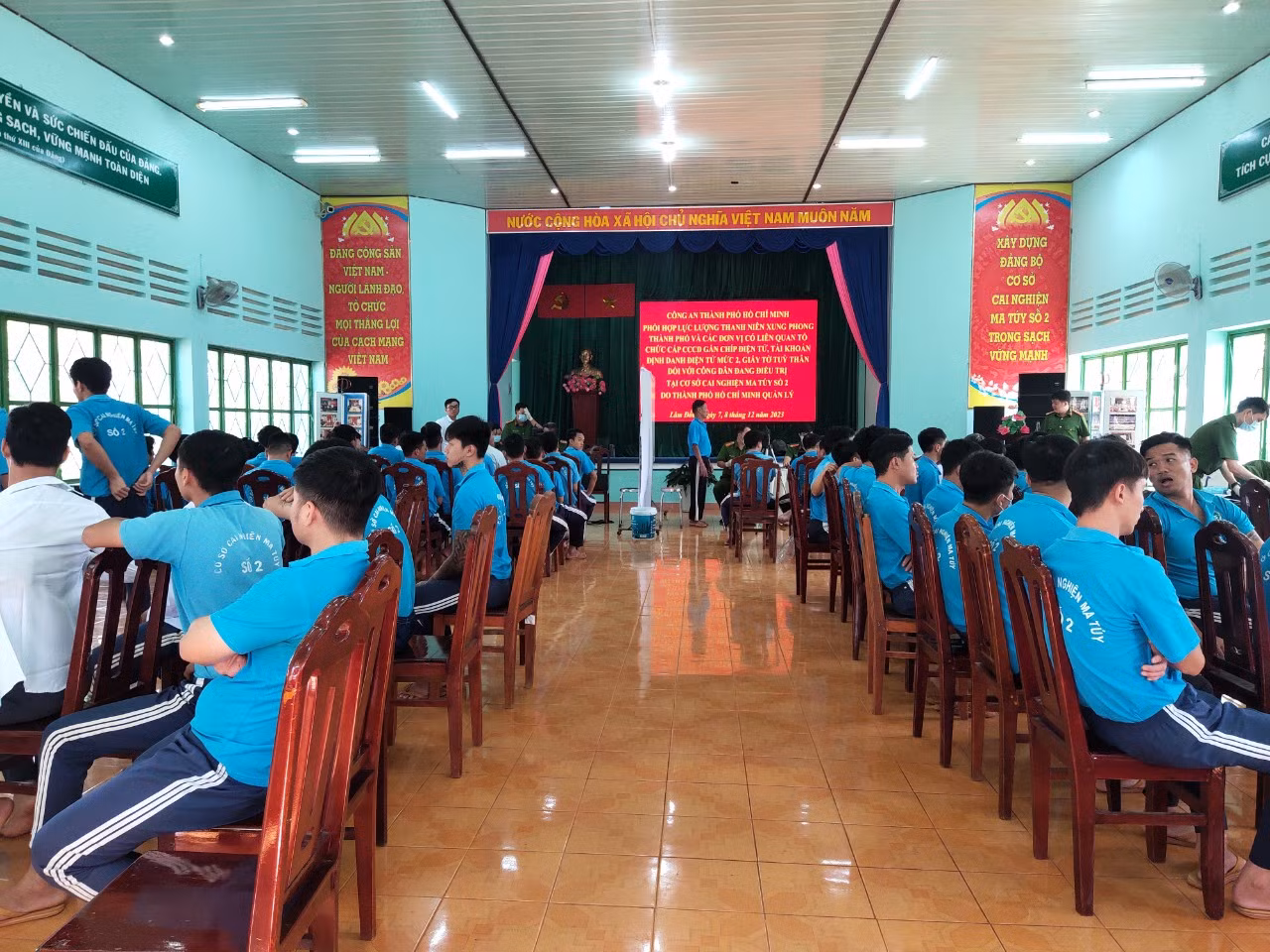 Cấp CCCD, tài khoản định danh điện tử mức 2 đối với 342 trường hợp nhân khẩu đặc biệt -2
