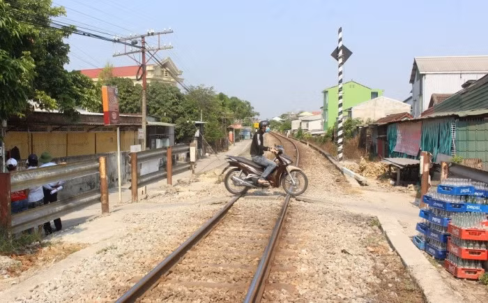 Rà soát biển báo tại điểm giao cắt, xử lý dứt điểm lối đi tự mở -0