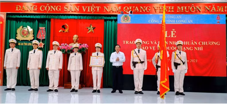 Xây dựng Công an tỉnh Long An thật sự trong sạch, vững mạnh, đáp ứng yêu cầu, nhiệm vụ trong tình hình mới -0