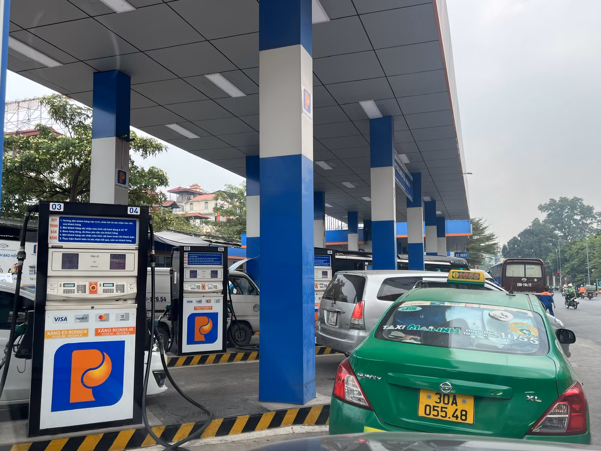 Đề nghị địa phương phối hợp quản lý việc phát hành hóa đơn tại cửa hàng xăng dầu -0
