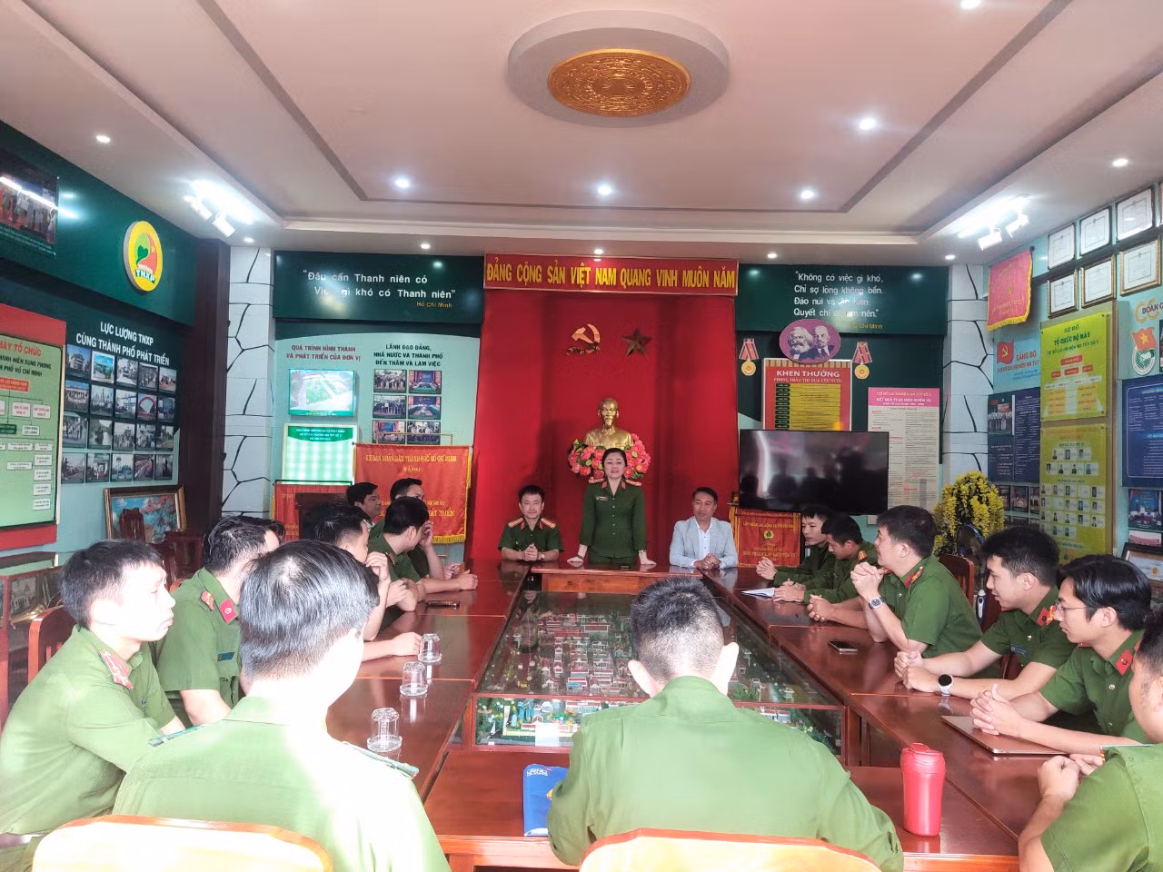 Cấp CCCD, tài khoản định danh điện tử mức 2 đối với 342 trường hợp nhân khẩu đặc biệt -0