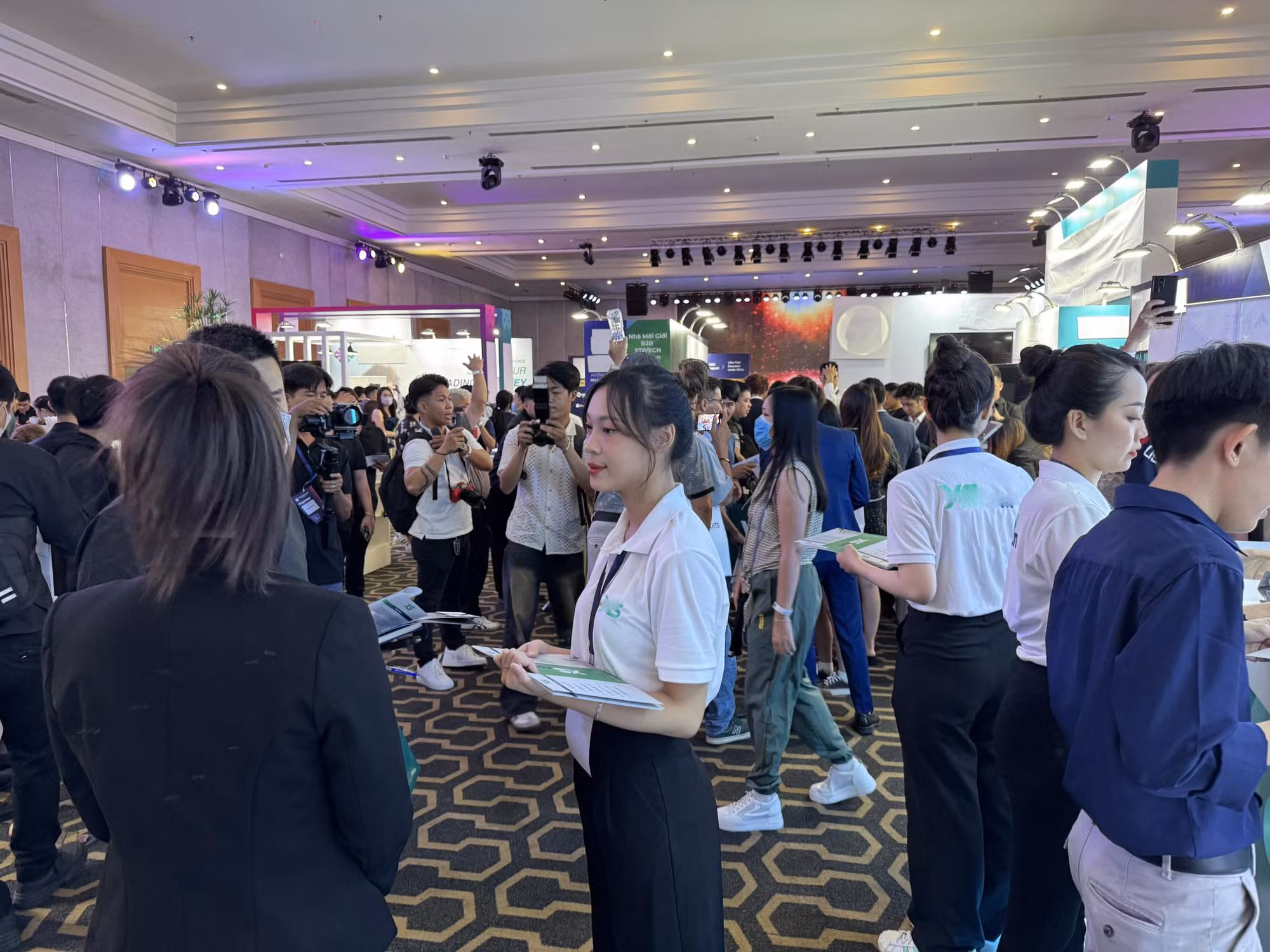 Hội thảo ứng dụng công nghệ núp bóng quảng bá cho hàng chục sàn forex quốc tế -0