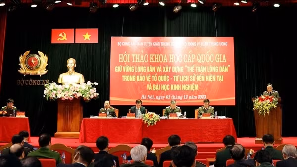 Giữ vững lòng dân và xây dựng "thế trận lòng dân" trong bảo vệ Tổ quốc