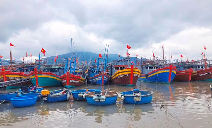 Quảng Bình phát công điện cấm biển để ứng phó với áp thấp nhiệt đới -0