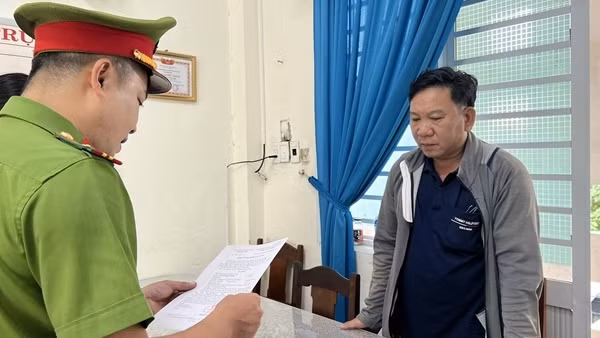 Khởi tố tài xế xe đầu kéo chống đối, đâm xe vào CSGT