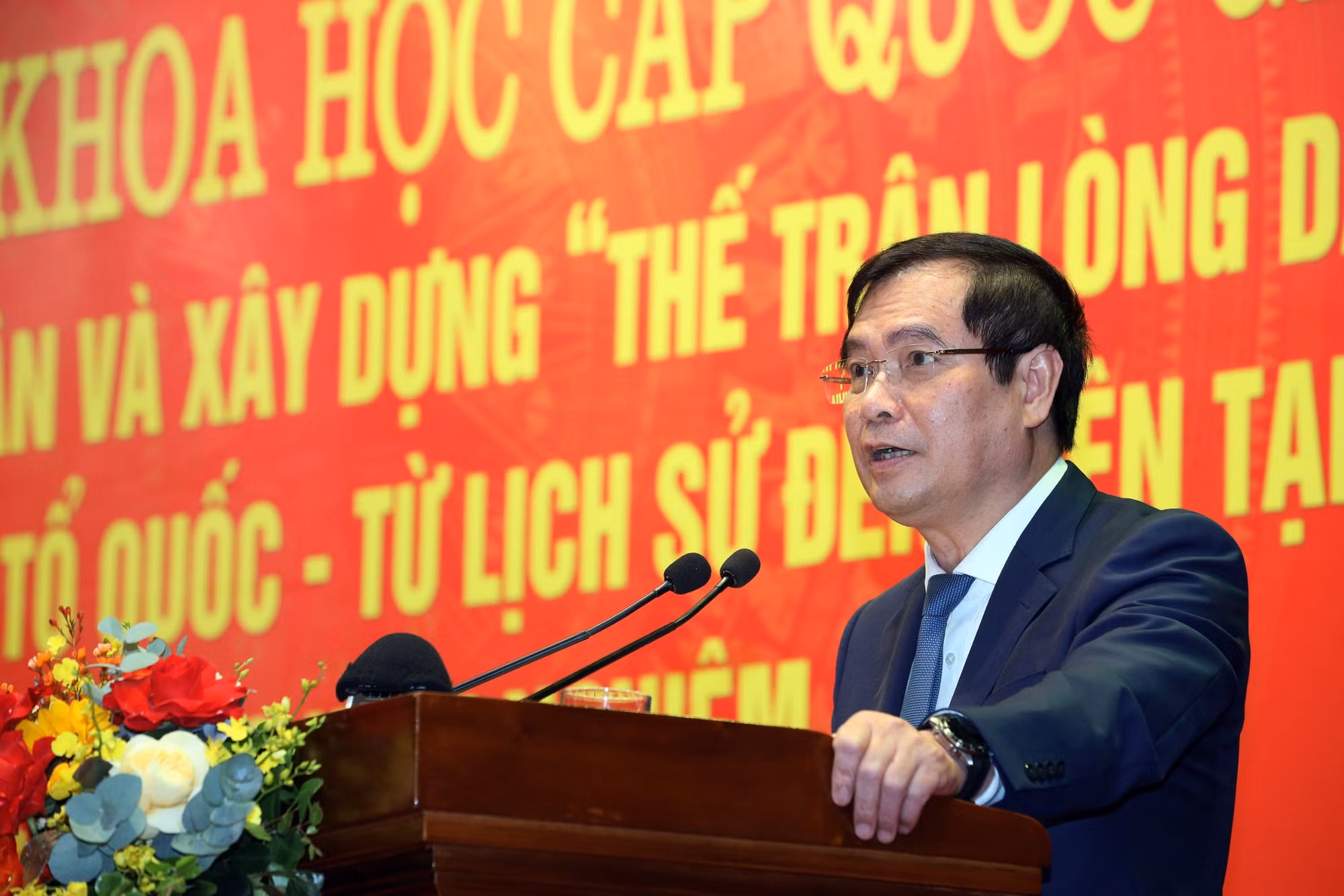 Giữ vững lòng dân và xây dựng 