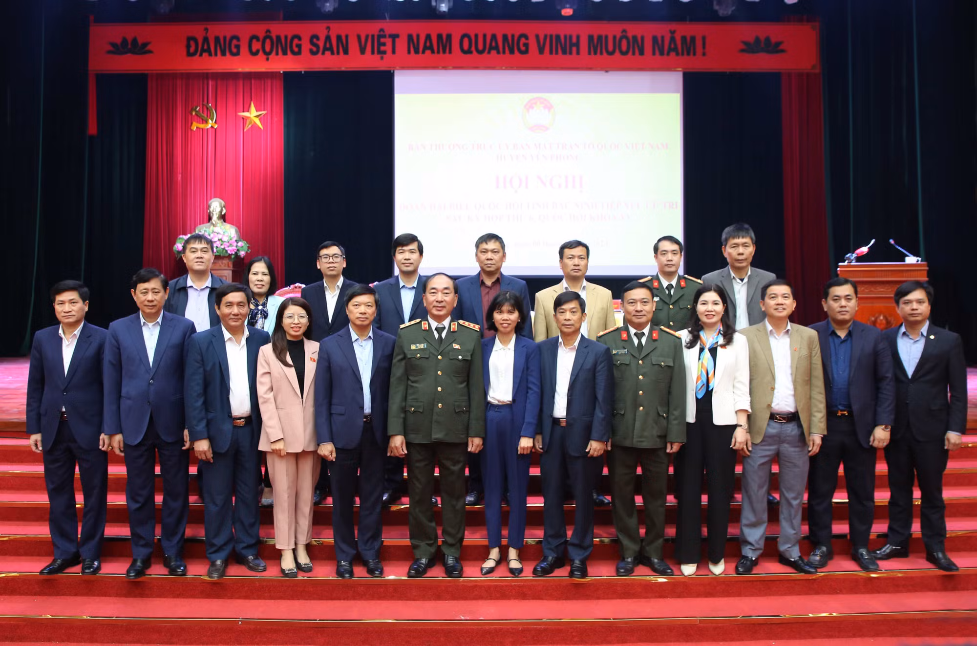 Thứ trưởng Trần Quốc Tỏ tiếp xúc cử tri huyện Yên Phong, Bắc Ninh -0