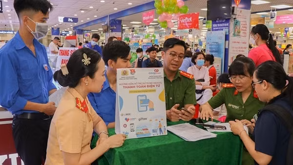 Công an Vĩnh Long triển khai hiệu quả, thực chất công tác chuyển đổi số