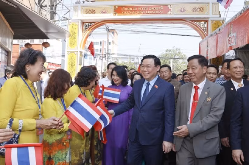 Chủ tịch Quốc hội khai trương Phố Việt Nam tại Udon Thani của Thái Lan -0