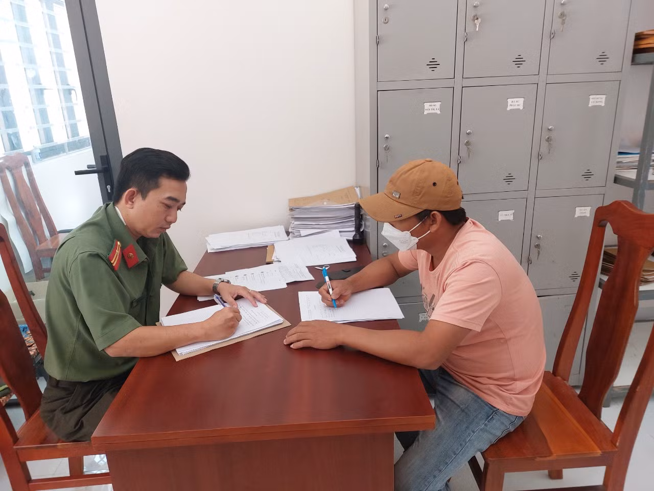 Bị phạt 15 triệu đồng vì chỉ điểm vị trí CSGT lập chốt kiểm tra vi phạm -0