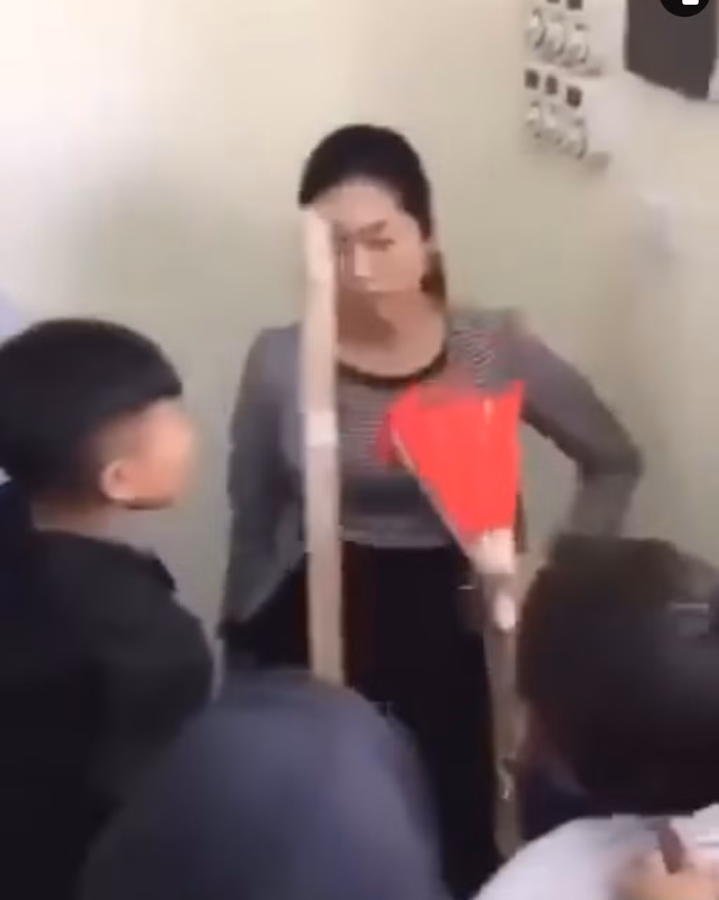 Khẩn trương làm rõ nguyên nhân và hành vi sai phạm trong vụ việc mâu thuẫn giữa cô - trò tại trường THCS Văn Phú, Sơn Dương -0