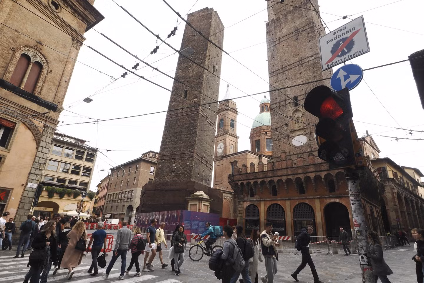 Tháp nghiêng từ thế kỷ 12 tại Italy có nguy cơ đổ sập -0