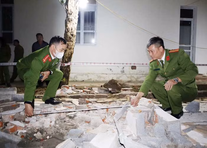 Sập tường tiểu học làm 4 người thương vong -0