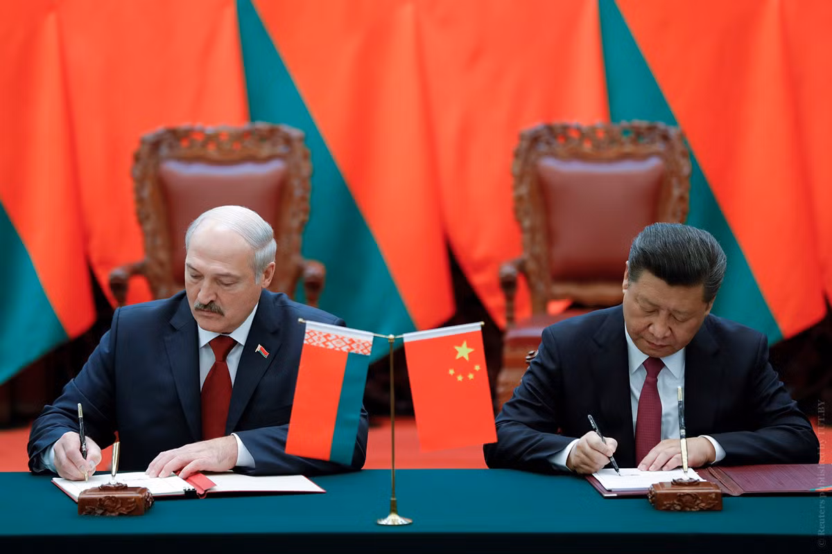 Ông Lukashenko hôm 3/12 đã ký chỉ thị về phát triển quan hệ với Trung Quốc. Ảnh: Asia News.