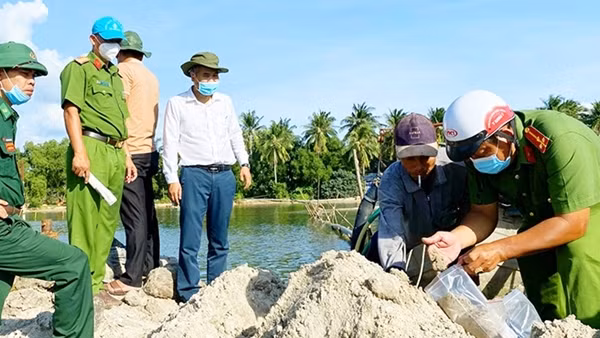 Xử lý các đối tượng khai thác khoáng sản trái phép ảnh 1