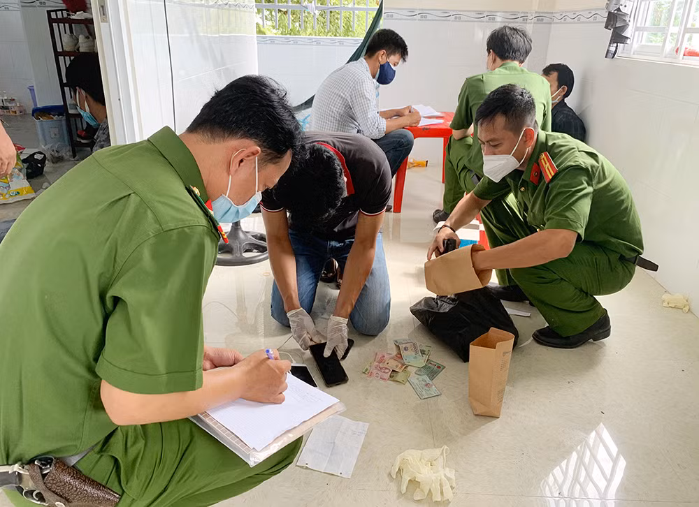 Triệt xóa đường dây ma túy liên tỉnh có sự tham gia của “nữ quái U 70” -0