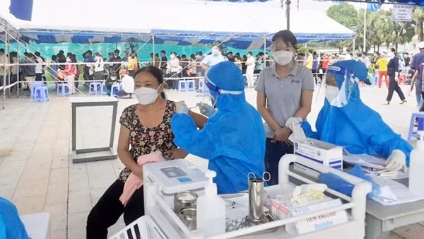 Bình Dương kiểm soát tốt dịch bệnh nhờ quyết liệt và kịp thời ảnh 4