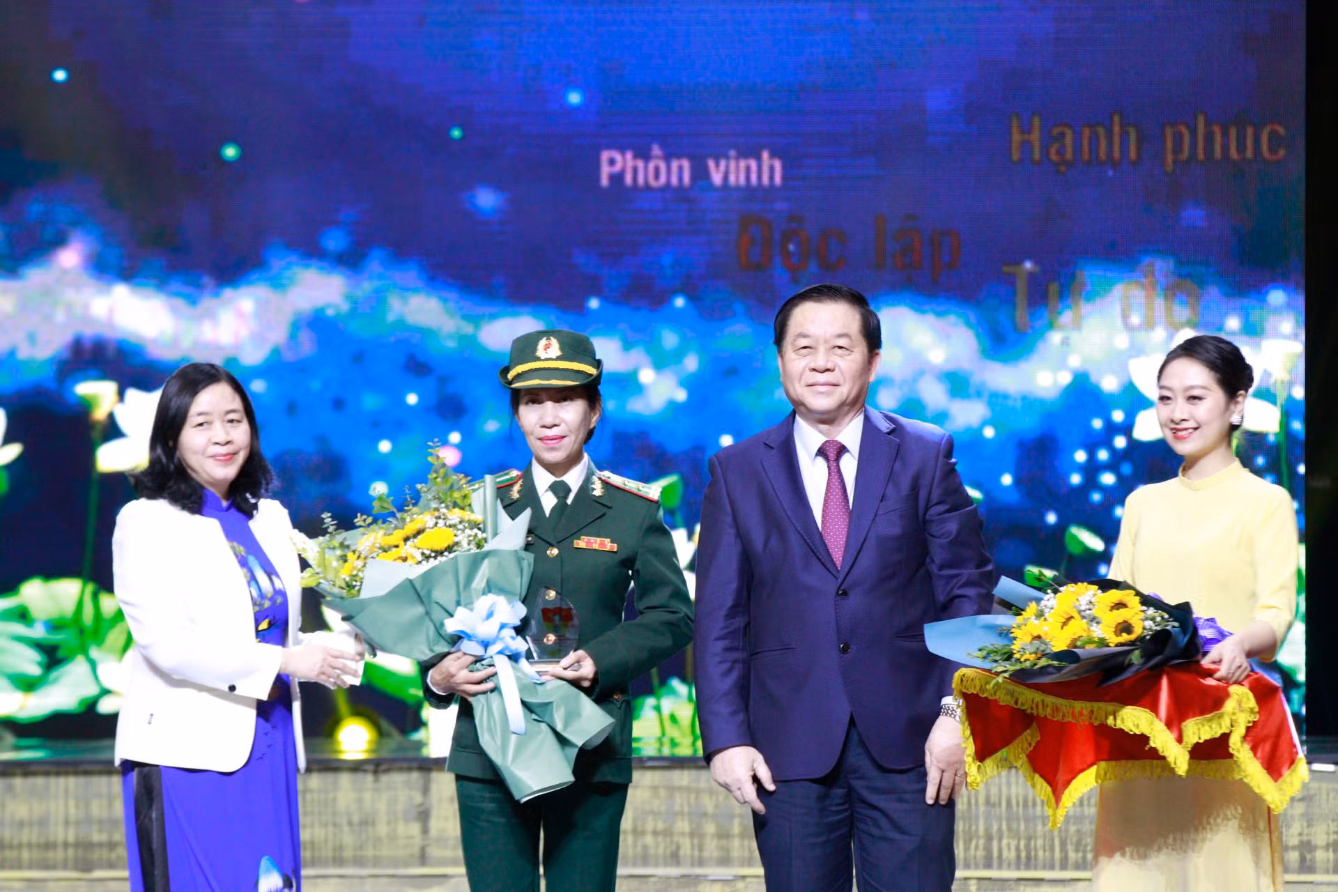 Giao lưu toàn quốc các điển hình trong học tập và làm theo tư tưởng, đạo đức, phong cách Hồ Chí Minh -0