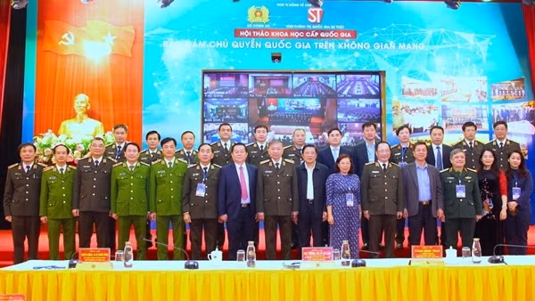 Để đồng bào không trở thành nạn nhân của không gian mạng ảnh 5