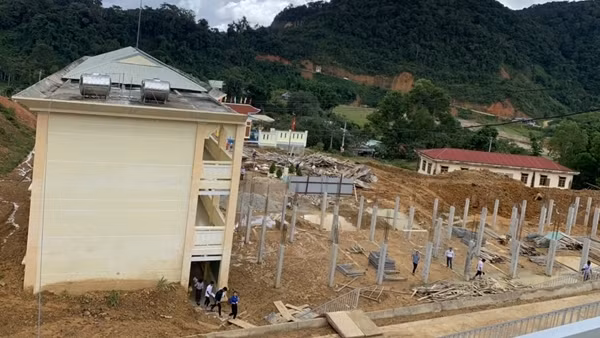 Đầu tư hơn 60 tỷ đồng xây trường học rồi bỏ hoang