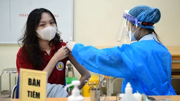 Bộ Y tế hướng dẫn phân loại 4 nhóm nguy cơ của F0 để định hướng điều trị ảnh 2