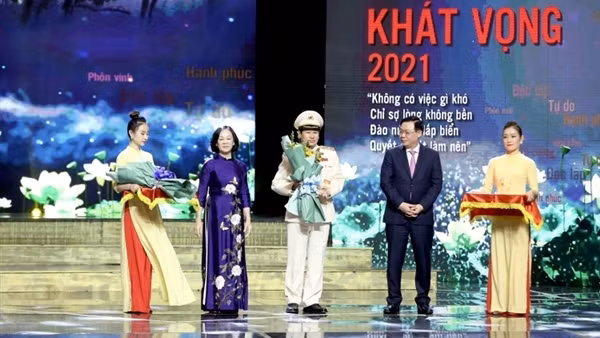 Giao lưu toàn quốc điển hình học tập và làm theo tư tưởng, đạo đức, phong cách Hồ Chí Minh