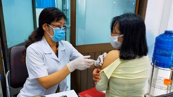Có thể phối hợp tiêm mũi 2 vaccine&nbsp;Moderna cho người đã tiêm mũi 1&nbsp;Pfizer hoặc Astrazeneca ảnh 2