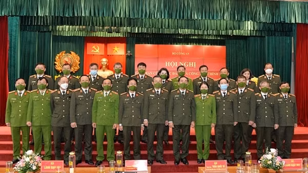 Nắm vững mặt trận tư tưởng, đổi mới công tác đảng, công tác chính trị ảnh 5