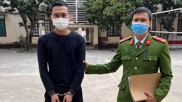 "Kẹt"&nbsp;tiền, con nghiện&nbsp;rủ bạn đi trộm cục nóng điều hòa ảnh 3