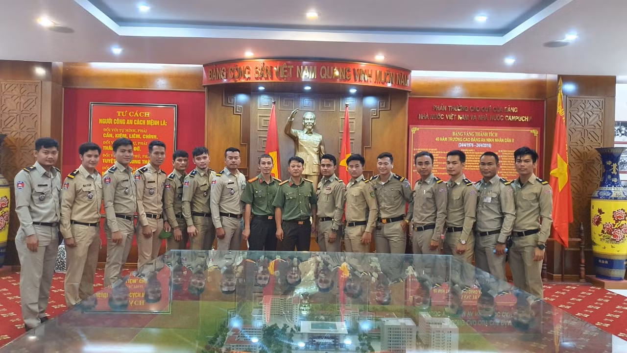 Khai giảng khóa đào tạo trung cấp cho cán bộ Bộ Nội vụ Campuchia -0