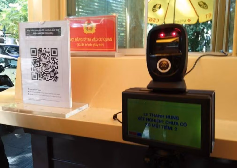 Phòng CSGT Công an TP Hà Nội được trang bị máy quét mã QR trên thẻ CCCD -1