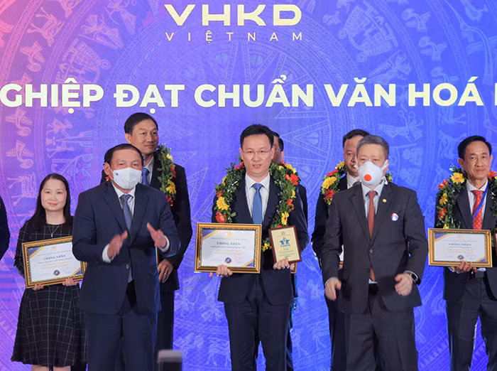 VietinBank là “Doanh nghiệp đạt chuẩn văn hóa kinh doanh Việt Nam” năm 2021 -0