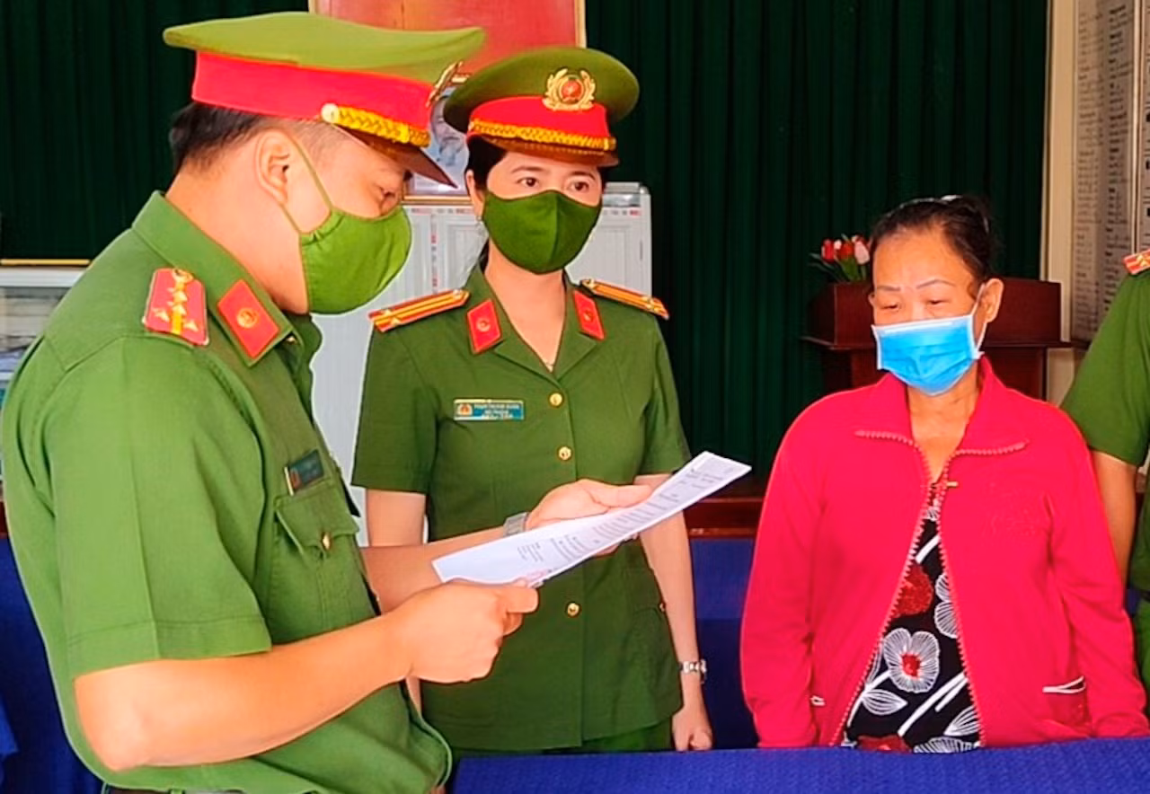 Bắt tạm giam nữ chủ hụi chiếm đoạt hơn 700 triệu đồng -0