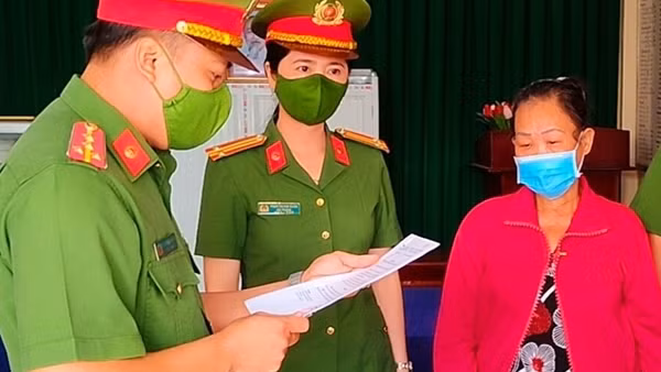 Mạo danh lãnh đạo UBND 26 tỉnh, thành để xin tiền ảnh 4