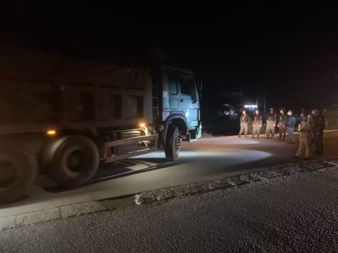 Tập kích các đối tượng khai thác khoáng sản trái phép lúc 0 giờ -0