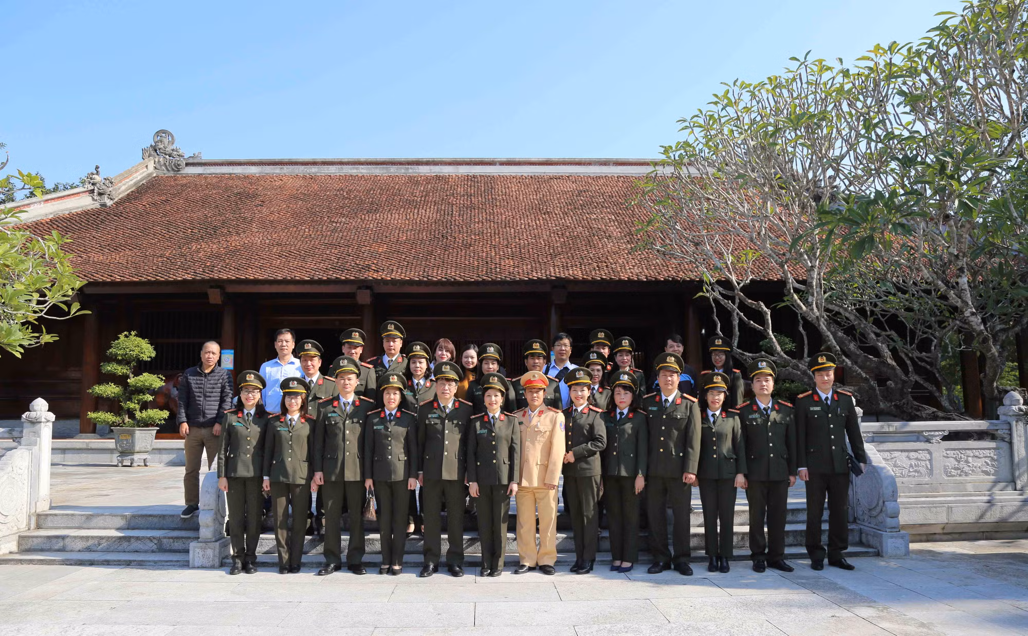 Đoàn đại biểu Báo CAND dâng hương, báo công tại Khu Di tích Kim Liên -0