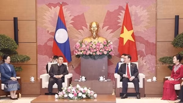 Thủ tướng Malaysia đã đến Hà Nội, bắt đầu thăm chính thức Việt Nam ảnh 3