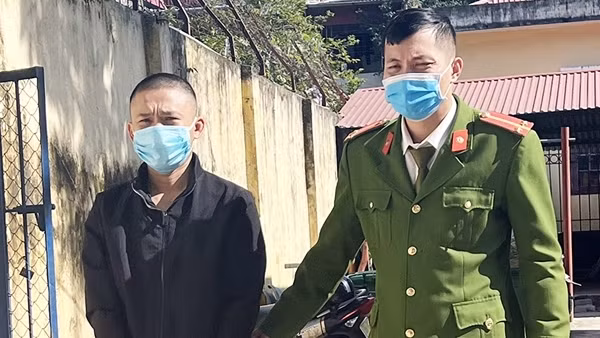 Mua sữa cửa hàng này bán cho cửa hàng khác, chiếm đoạt hàng trăm triệu đồng ảnh 2