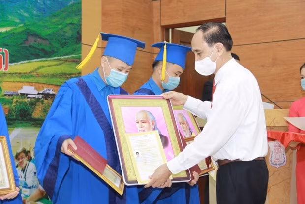Tiếp tục đưa bác sĩ trẻ về công tác tại miền núi -0