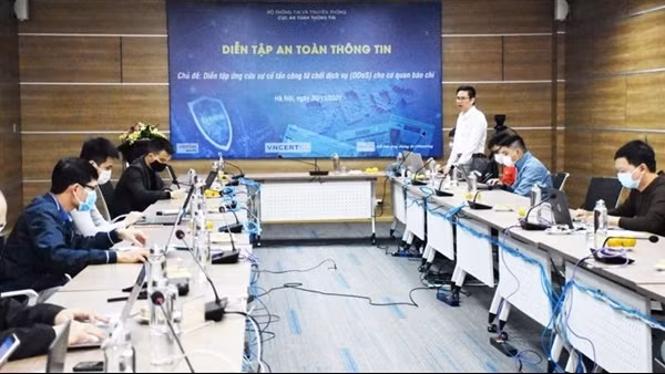 Diễn tập chữa cháy quy mô lớn ở trường học ảnh 5