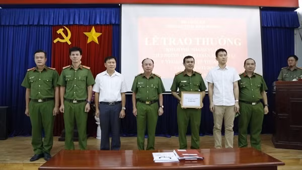 Khởi tố các đối tượng trong đường dây đánh bạc ngàn tỷ ảnh 6