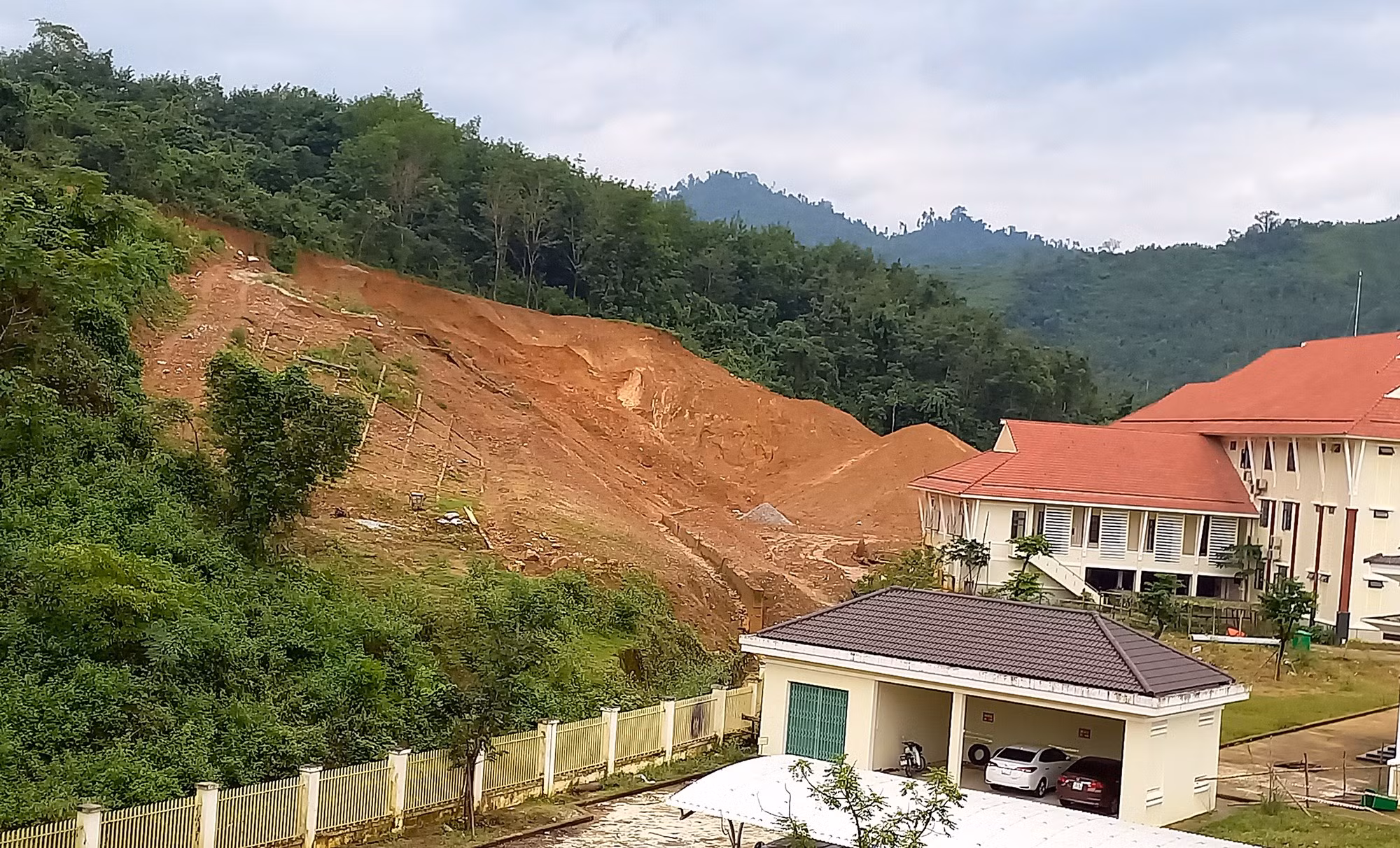 Công trình kè chống sạt lở khẩn cấp thi công kiểu… “rùa bò” -0